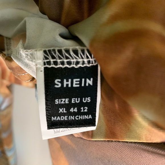 Shein Graphic Print Crop Slim Tee #140 - Picture 5 of 6